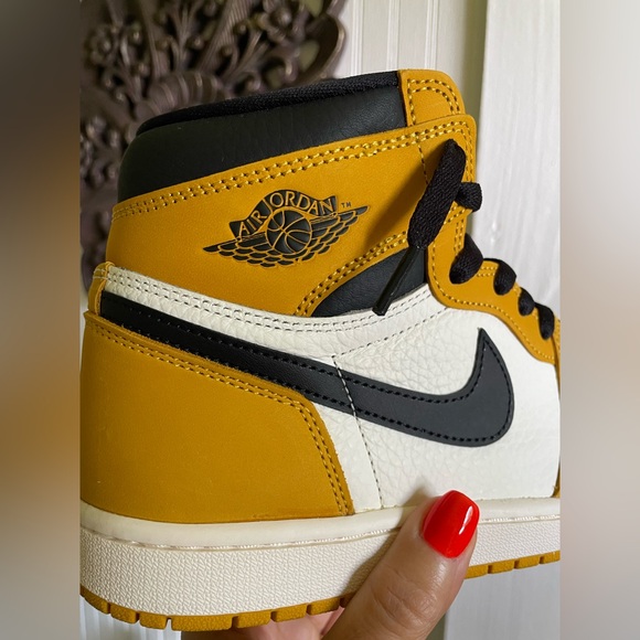 Nike JORDANS  High-Top Sneakers - Picture 4 of 13